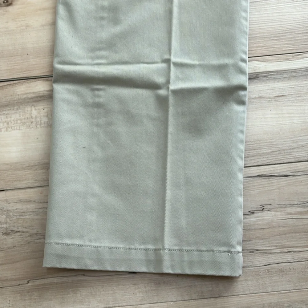 Haggar Mens Khaki Pants. Excellent Condition. 36/38 waist and 34 inch inseam.